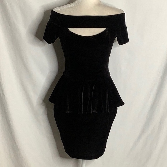 Arden B Dresses & Skirts - Elegant Black Velvet Peplum Off Shoulder Dress Size M Whimsigoth Vintage